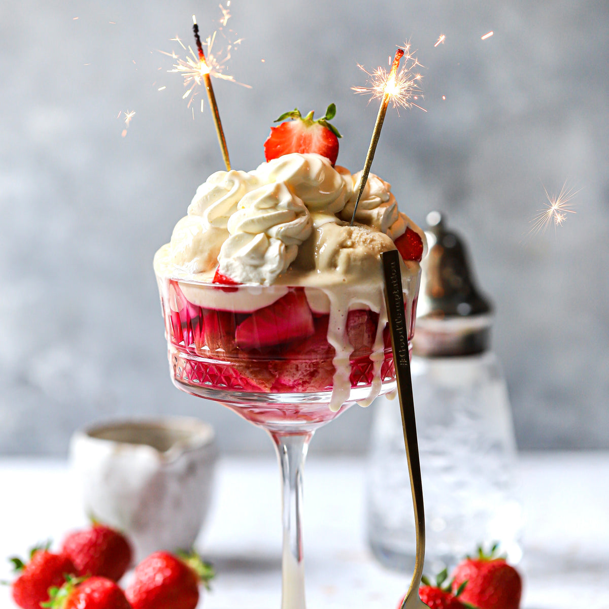 Einfache Erdbeer-Trifles | Rezepte | Blogs | Eiscreme | Oppo Brothers